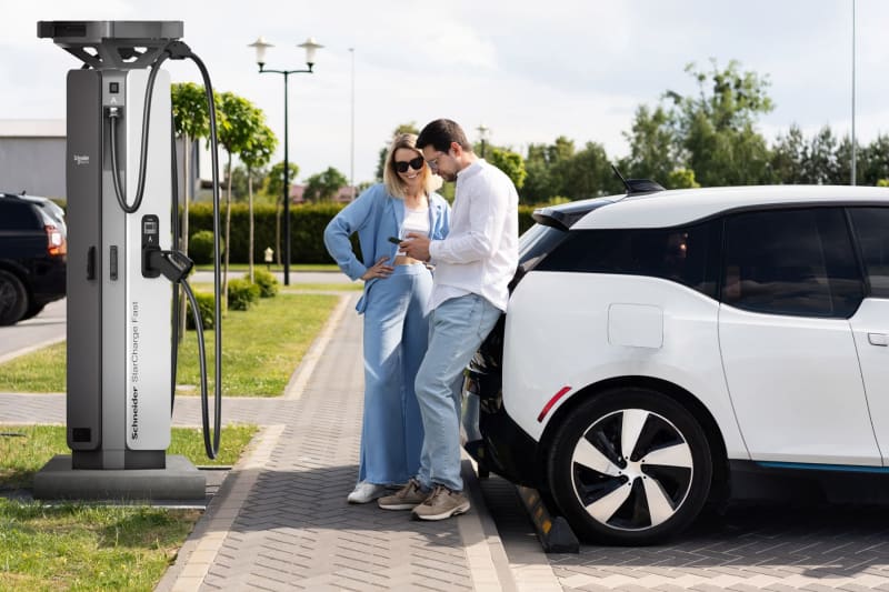 New Charger Powers 12 EVs at Once With 720 kW System