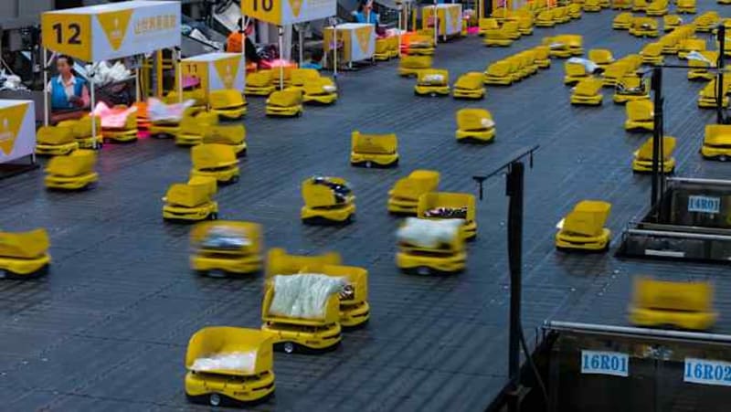 Robot Hand Detaches, Crawls, and Grabs Objects on Its Own - Image 4