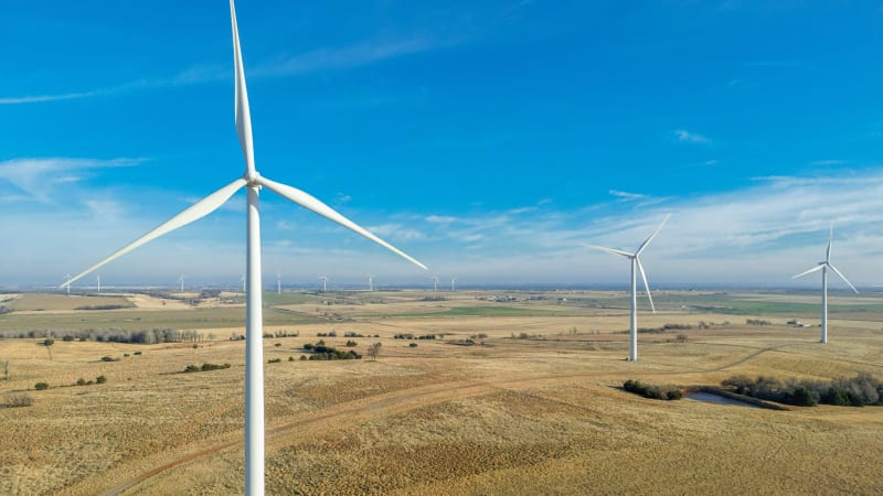 Kansas Town Thrives After Wind Turbines Boost Local Economy - Image 2
