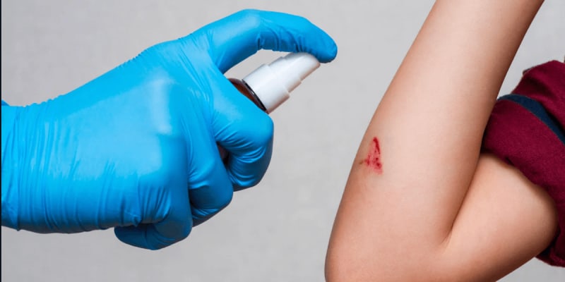 Korean Spray Stops Bleeding in One Second