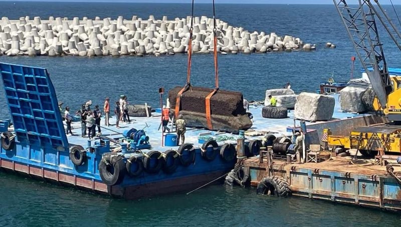 Ancient Lighthouse Blocks Rise From Sea After 1,000 Years