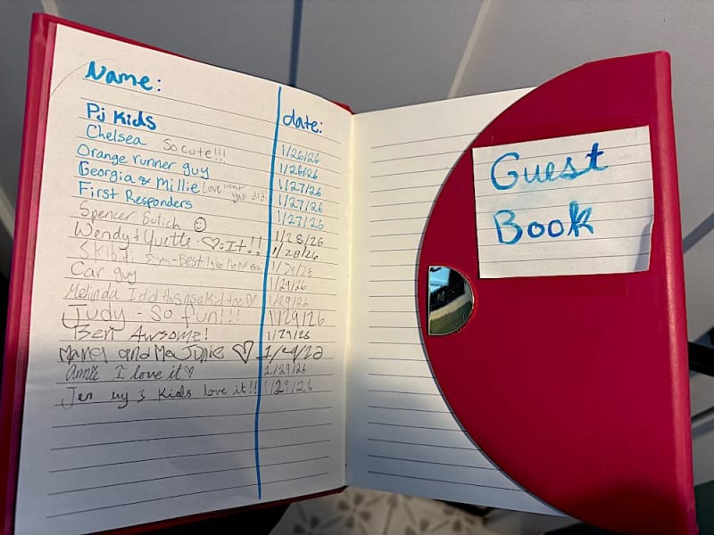 Teens Build Igloo to Unite Neighborhood After Ice Storm - Image 5