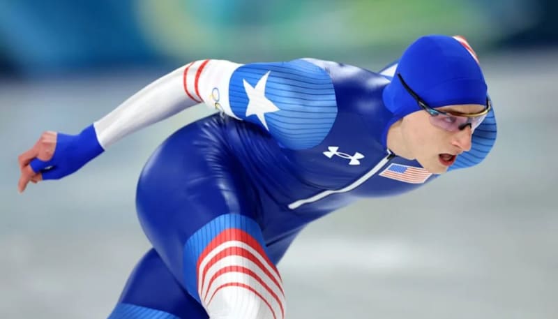 Jordan Stolz, 21, Breaks 24-Year Olympic Speed Skating Record - Image 2