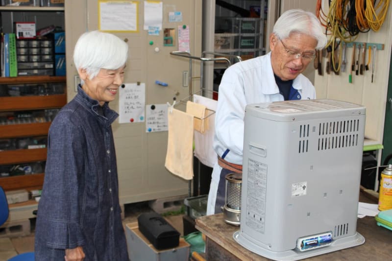 Japanese Neighbors Fight Loneliness With Helping Hands