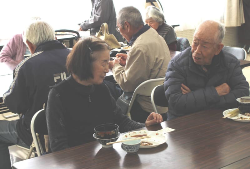 Japanese Neighbors Fight Loneliness With Helping Hands - Image 4