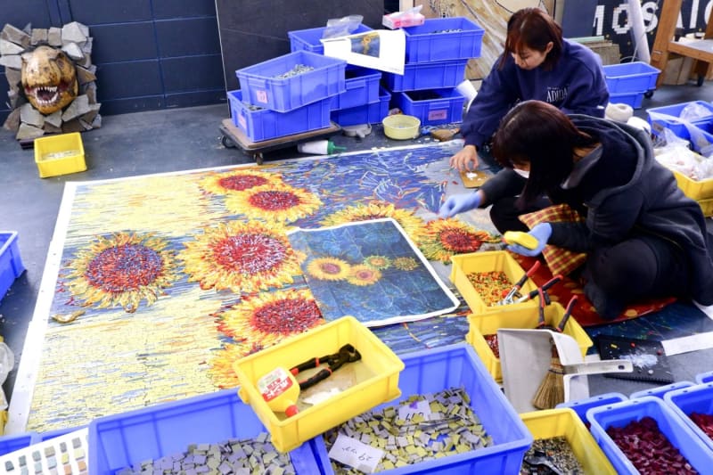 Japan Tile Maker Brings 600-Year Craft to Global Stage