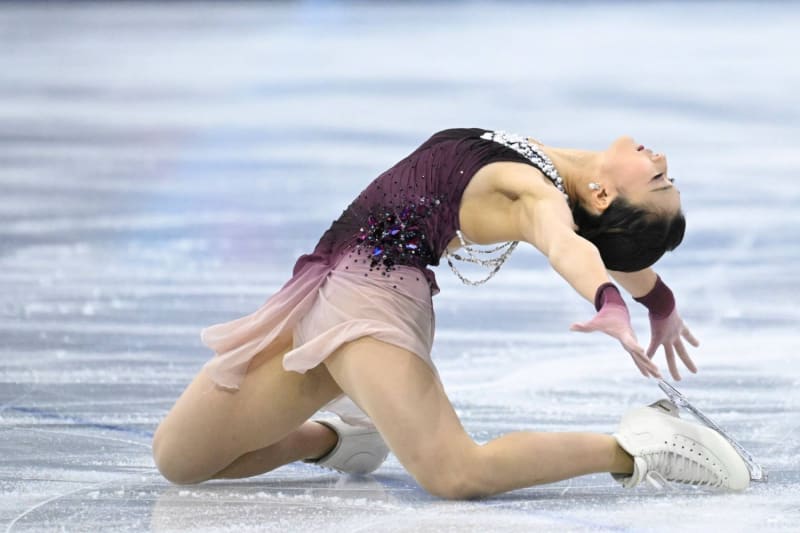 Kaori Sakamoto Aims for Gold in Final Olympic Skate - Image 2
