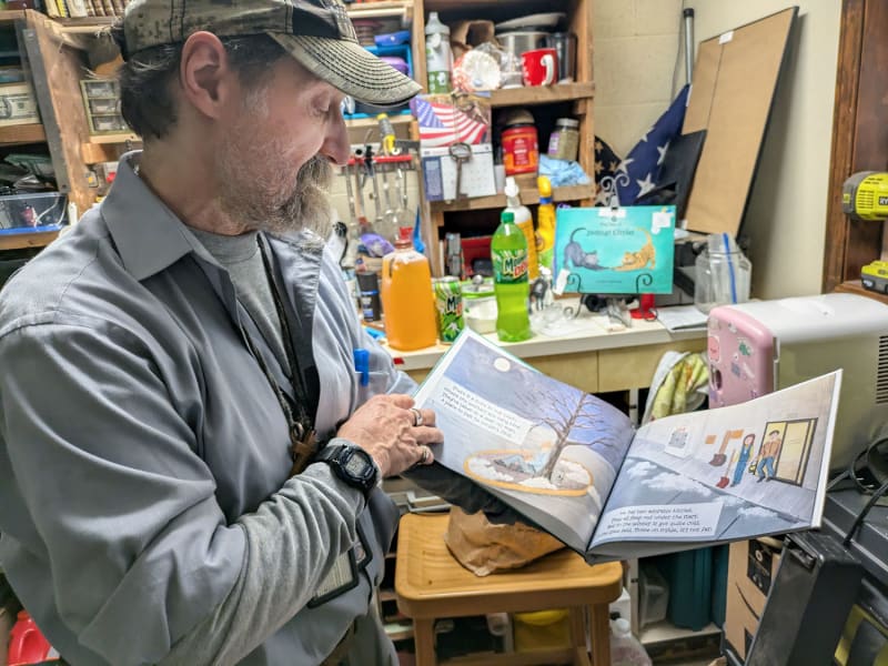Lebanon Man Volunteers 7,000 Hours With His Two Cats
