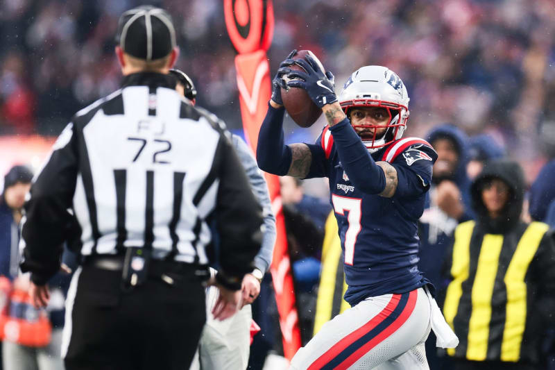 Patriots cornerback Carlton Davis III on the field during Super Bowl week in California