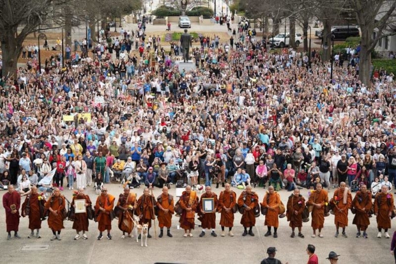 Buddhist Monks Walk 2,300 Miles for Peace Across America - Image 2