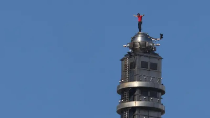 Alex Honnold Climbs 101-Story Tower in 91 Minutes, No Ropes