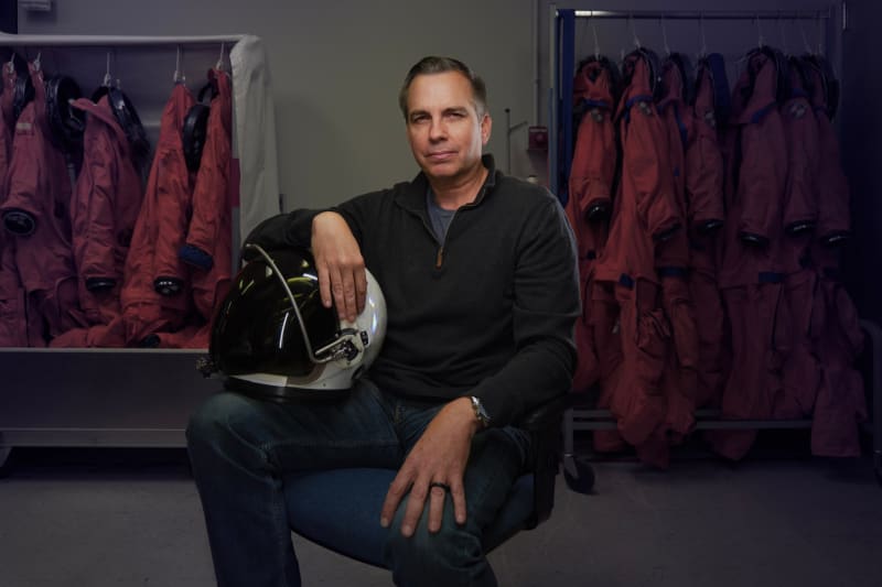 NASA Suit Engineer Prepares Crew for First Moon Trip Since 1972 - Image 4