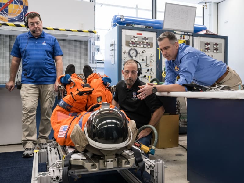 NASA Suit Engineer Prepares Crew for First Moon Trip Since 1972 - Image 5