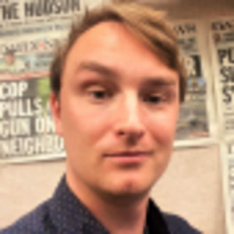 Heroic Bystanders Risk Their Lives to Save Man Who Fell onto Queens Subway Tracks - Image 4