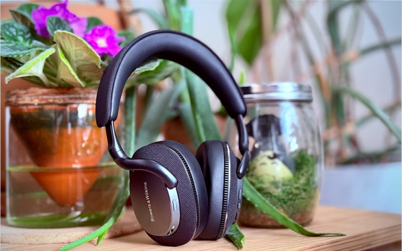 Travel in Harmony: The Ultimate Headphone Guide for 2026