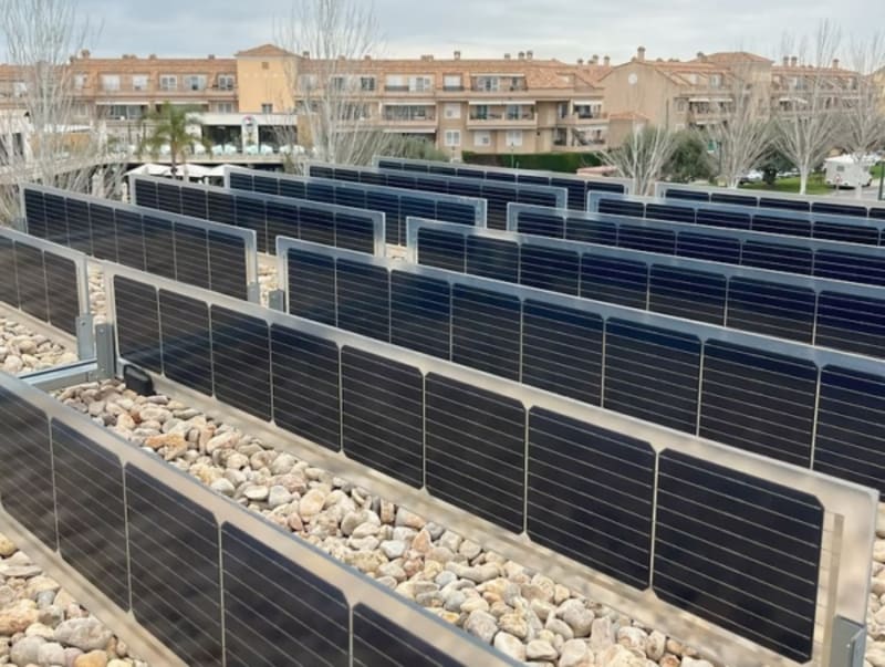 Vertical Solar Panels Open Rooftops to Clean Energy - Image 3