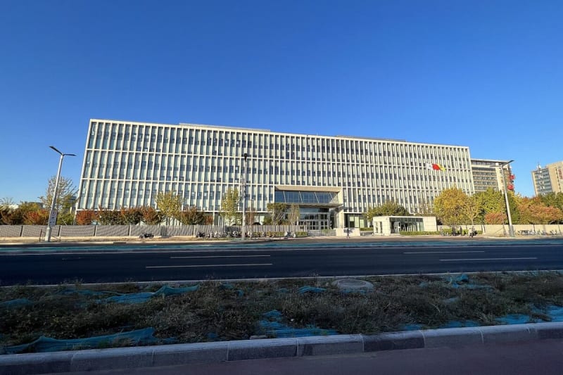 Chinese Solar Innovator Shatters Efficiency Records with Breakthrough Perovskite Technology