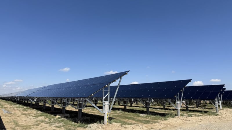 AI Speeds Solar Breakthrough at China's Giant New Plant