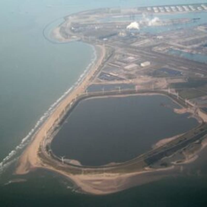 Rotterdam Port Builds 96 MW Floating Solar Farm on Water - Image 2