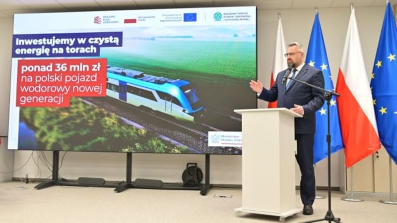 Poland Builds First Hydrogen Train for Greener Railways - Image 2