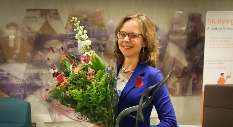 Biology Teacher Wins Award After Overcoming Stutter - Image 3