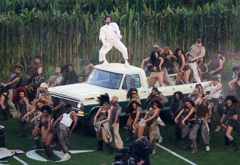 Bad Bunny's Super Bowl Show Lifts Aurora's Latino Community - Image 2