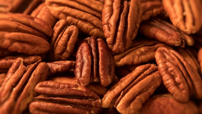 Pecans Lower Cholesterol in 20-Year Science Review