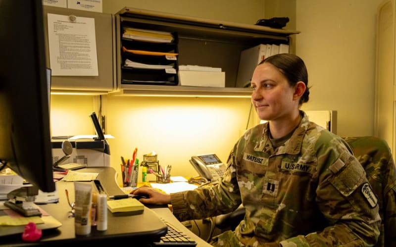 Army Nurse Saves Puppy Crawling Through South Korea Traffic - Image 3