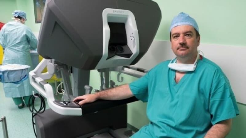 Slovakia's First Robot Kidney Donation Saves Daughter