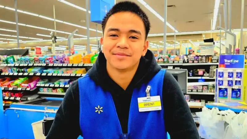 Teen Cashier Spends $80 to Pay Stranger's Declined Bill