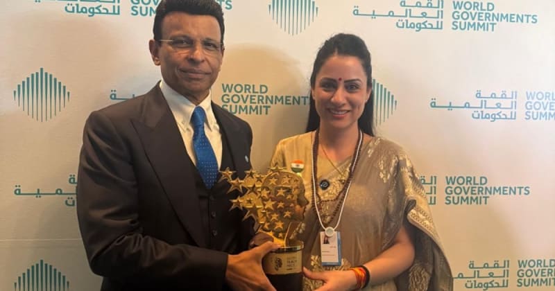 Indian Teacher Wins $1M Prize for 800 Learning Murals