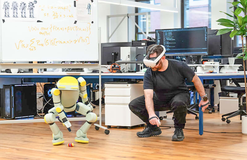 NY Startup Builds Friendly Robot That Plays With Kids