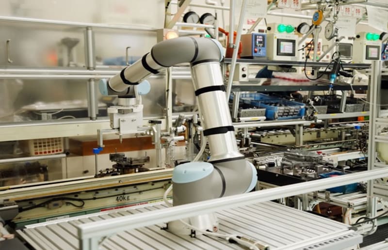 Robots and Humans Working Side by Side Safely in Factories - Image 2