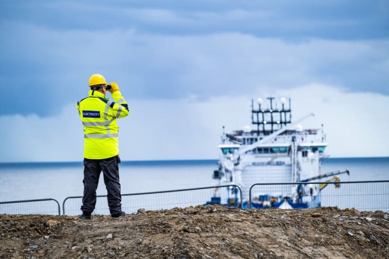 UK Invests £28B in Clean Energy, Creating 200,000 Jobs - Image 4