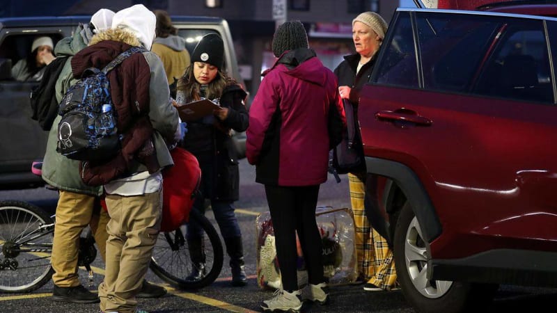 20 Volunteers Brave Cold to Help Tri-Cities Homeless