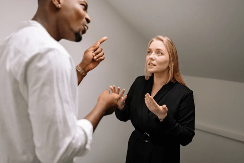 7 Speaking Habits That Make Smart People Sound Less Smart - Image 4