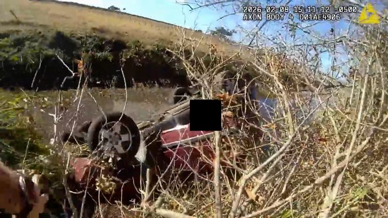 9-Year-Old Holds Siblings Above Water After Mom's Crash