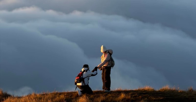 Mt. Pulag Proposal Goes Viral After Stranger Captures Moment