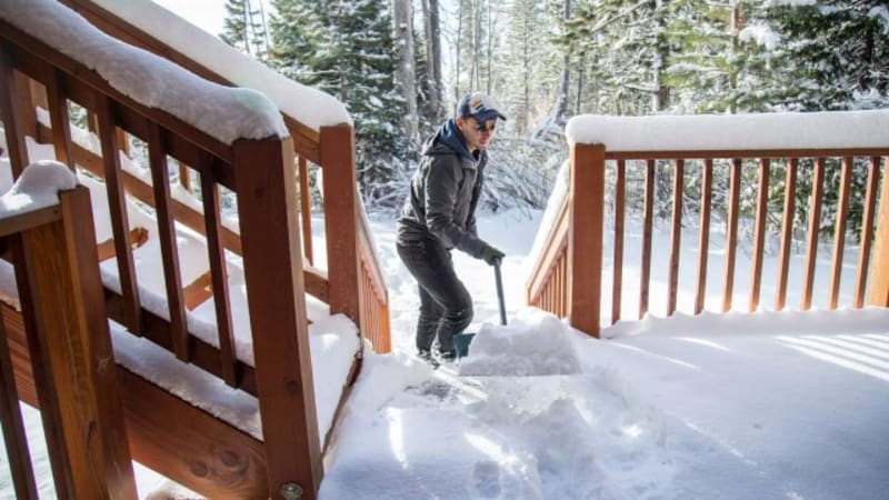 Waterbury Teens Shovel Snow for Elderly Neighbors - Image 2