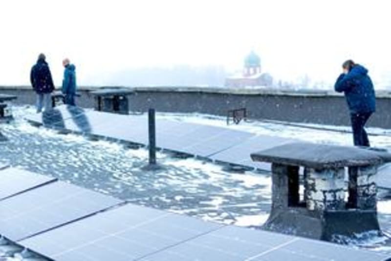 China's Emissions Drop as Solar Power Surges 40% - Image 3