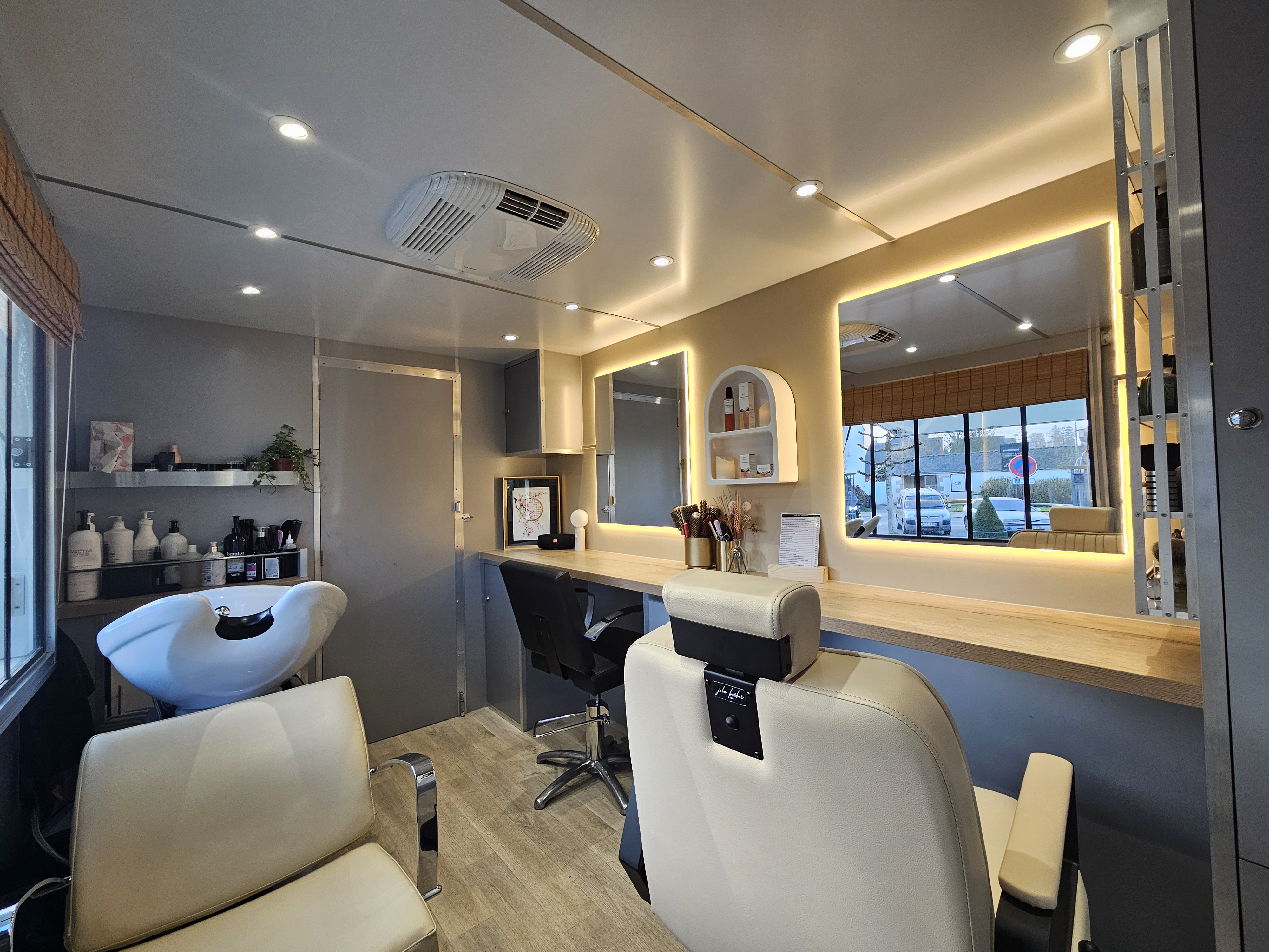 Styliste professionnel au travail