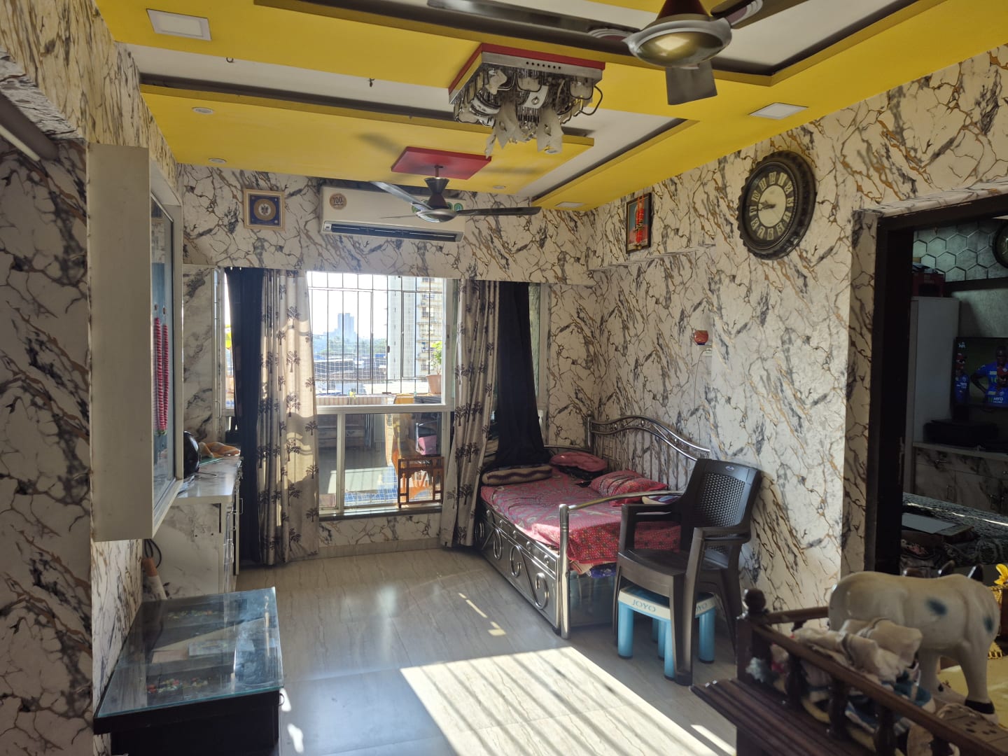 1BHK Apartment for Sale in Kandivali west , Mumbai image 1