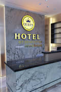 QUEEN HOTEL - 1