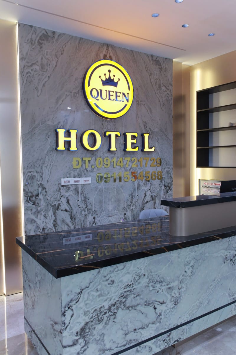 QUEEN HOTEL
