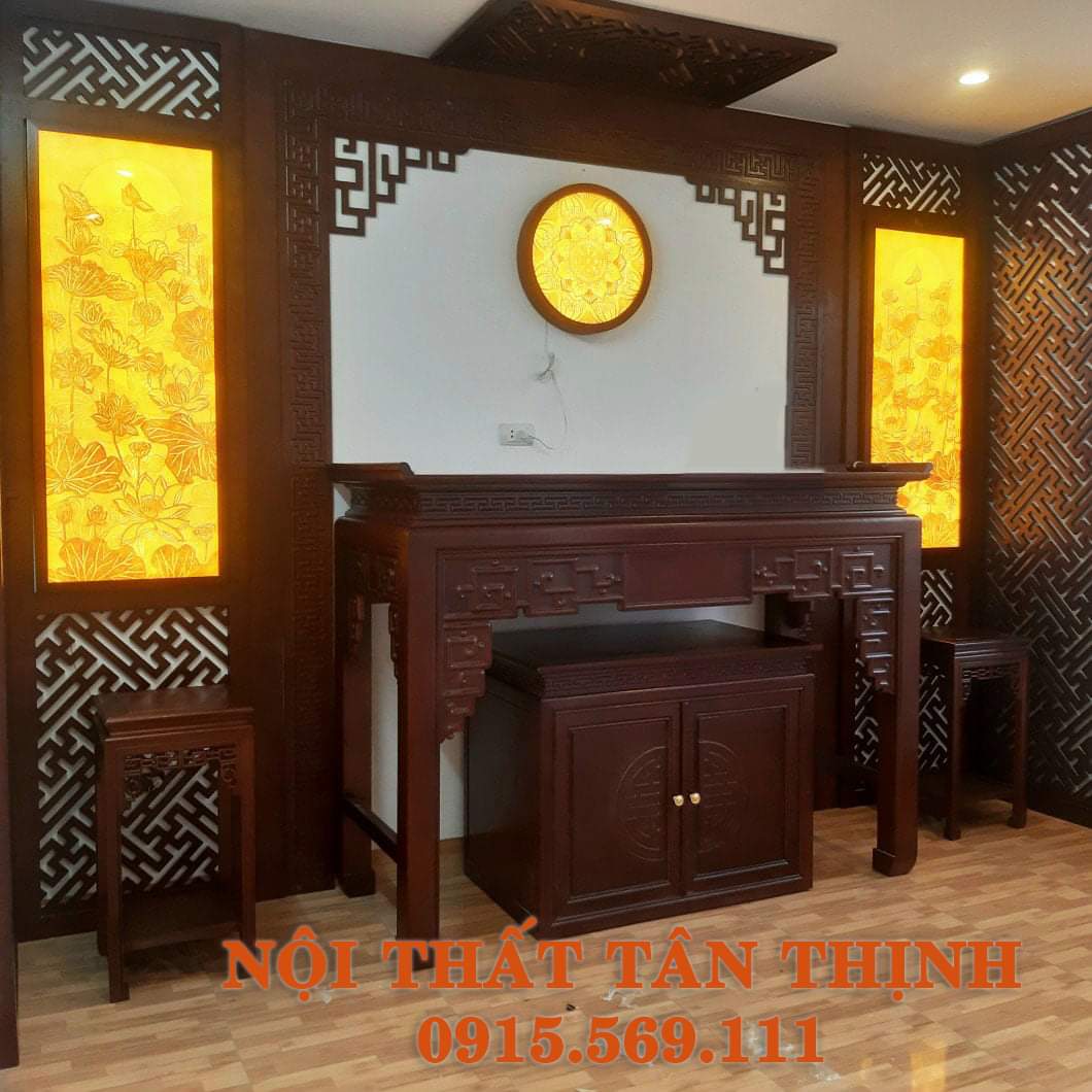 Vách phòng thờ - tranh trúc chỉ