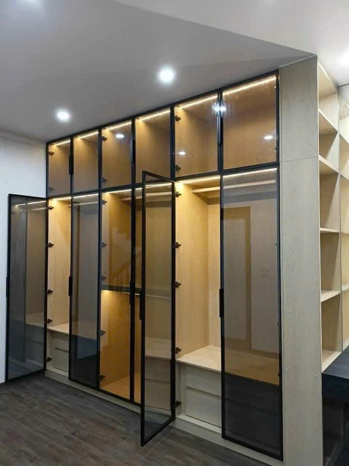 Tủ quần áo cánh kính cửa mở kết hợp đèn led hiện đại