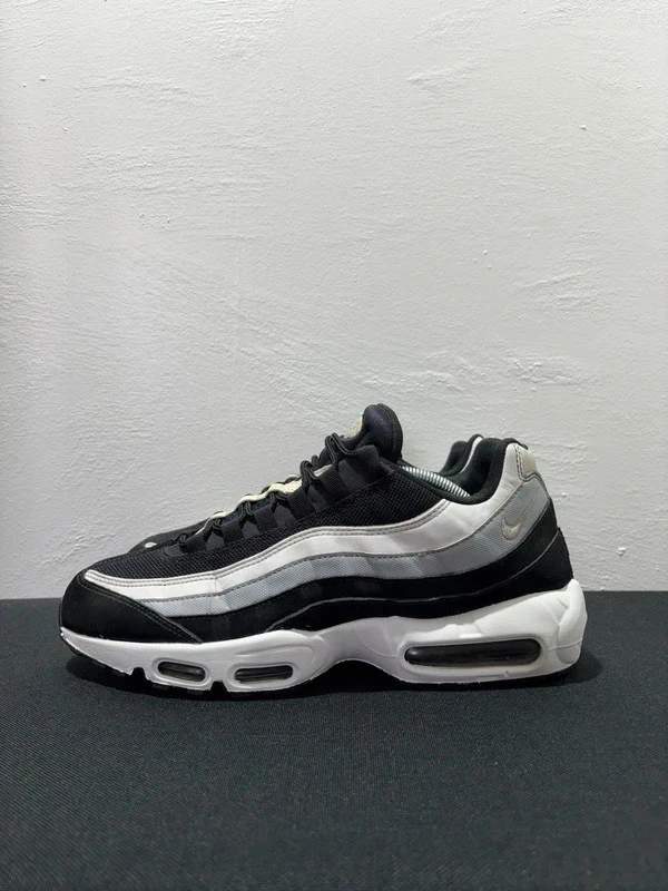 Nike chaussures hommes noir — taille 45, Nike, Noir, taille 45, Bon état — occasion à Bejaia (photo 3)