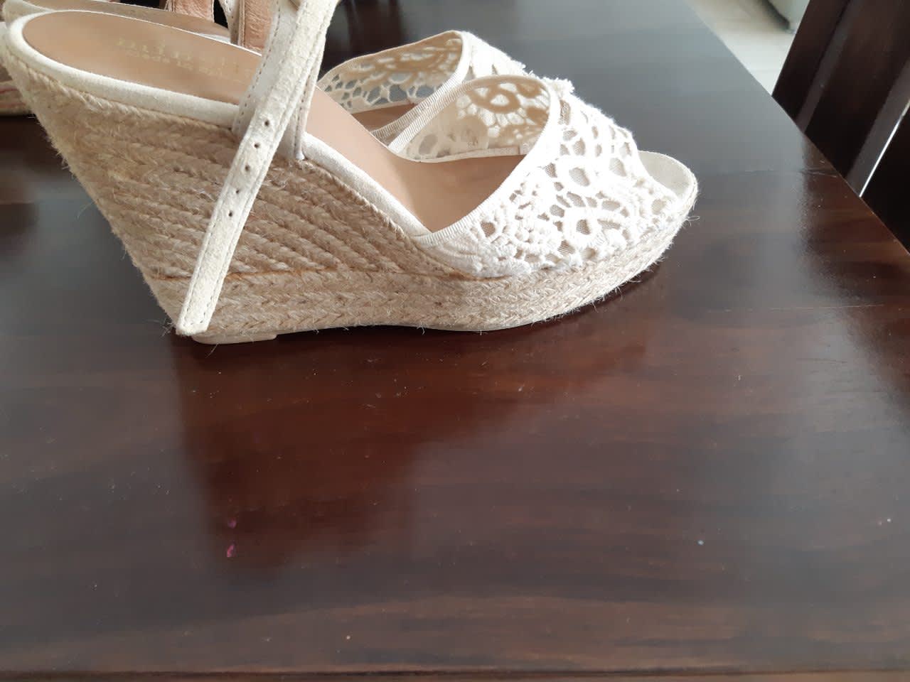 Sandales compensées Minelli en dentelle, Minelli, Blanc, taille 39, Très bon état — occasion à Bir El Djir (photo 4)
