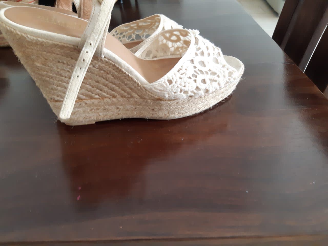 Sandales compensées Minelli en dentelle, Minelli, Blanc, taille 39, Très bon état — occasion à Bir El Djir (photo 5)