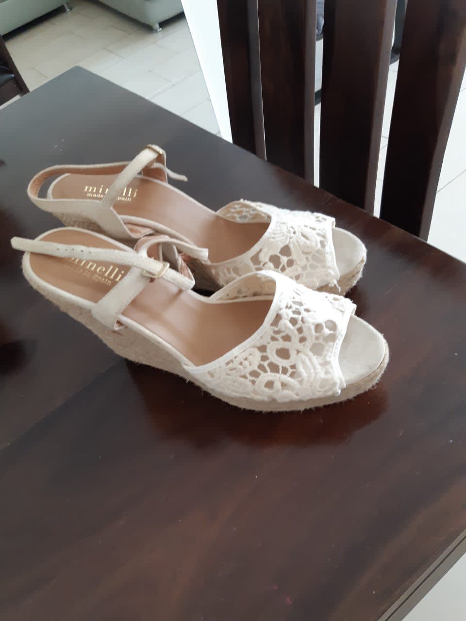 Sandales compensées Minelli en dentelle, Minelli, Blanc, taille 39, Très bon état — occasion à Bir El Djir